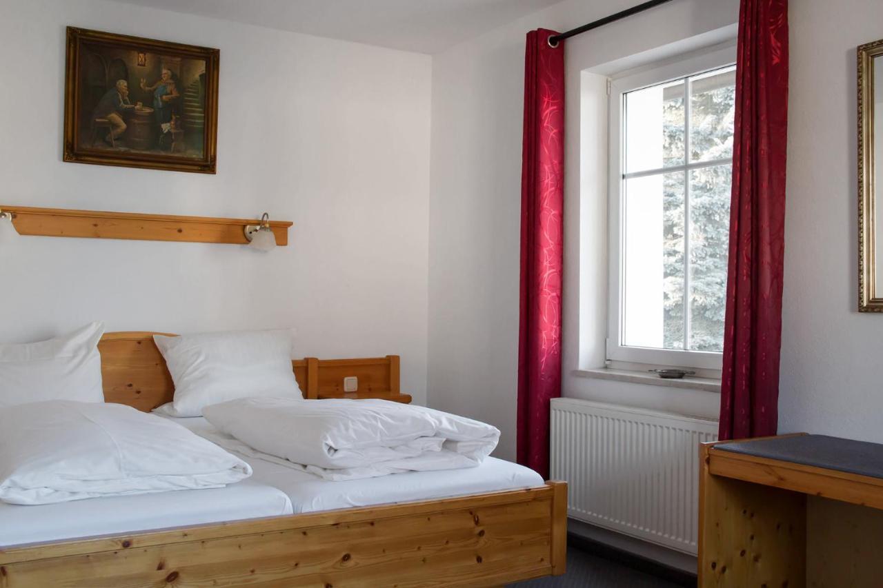 Burgthann Hotel Gasthof Weisser Loewe מראה חיצוני תמונה